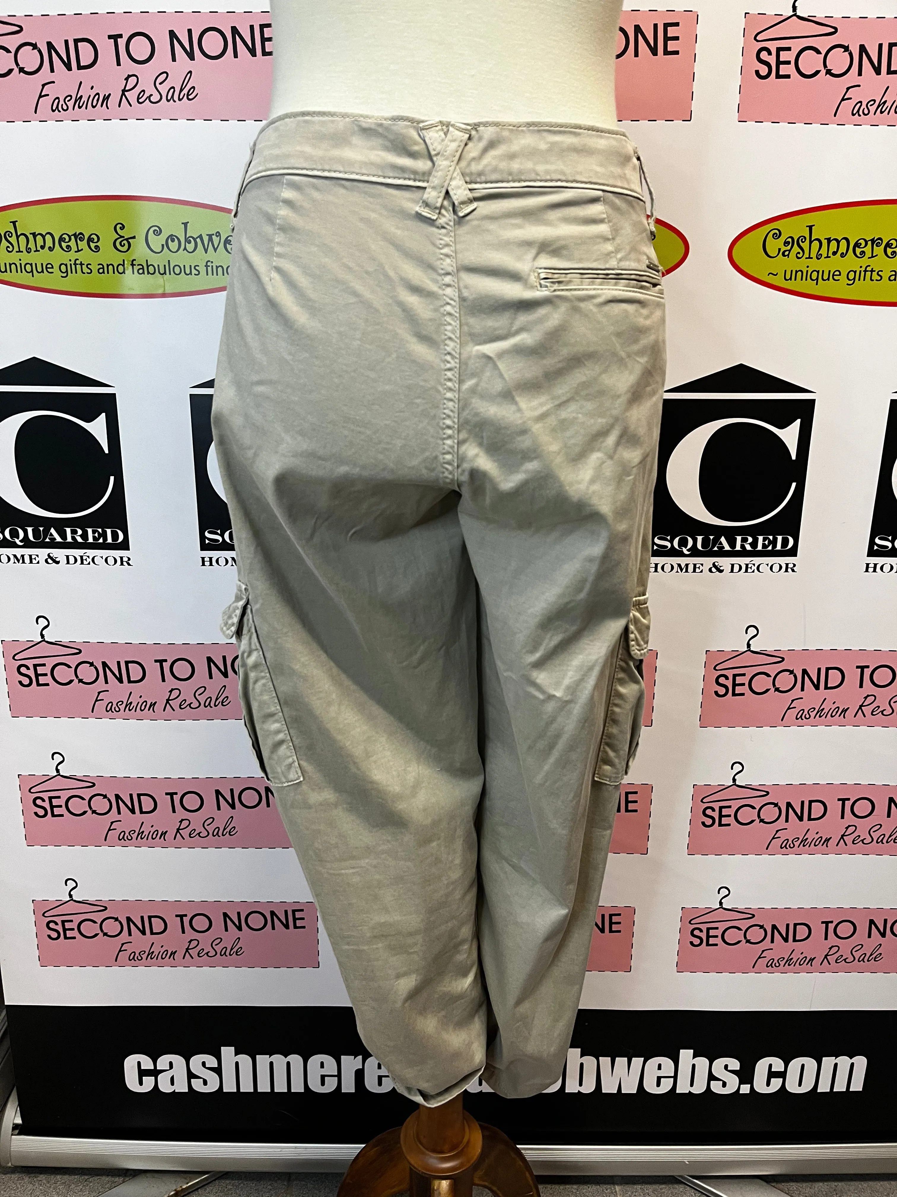 Calvin Klein Cargo Capris (Size 8)