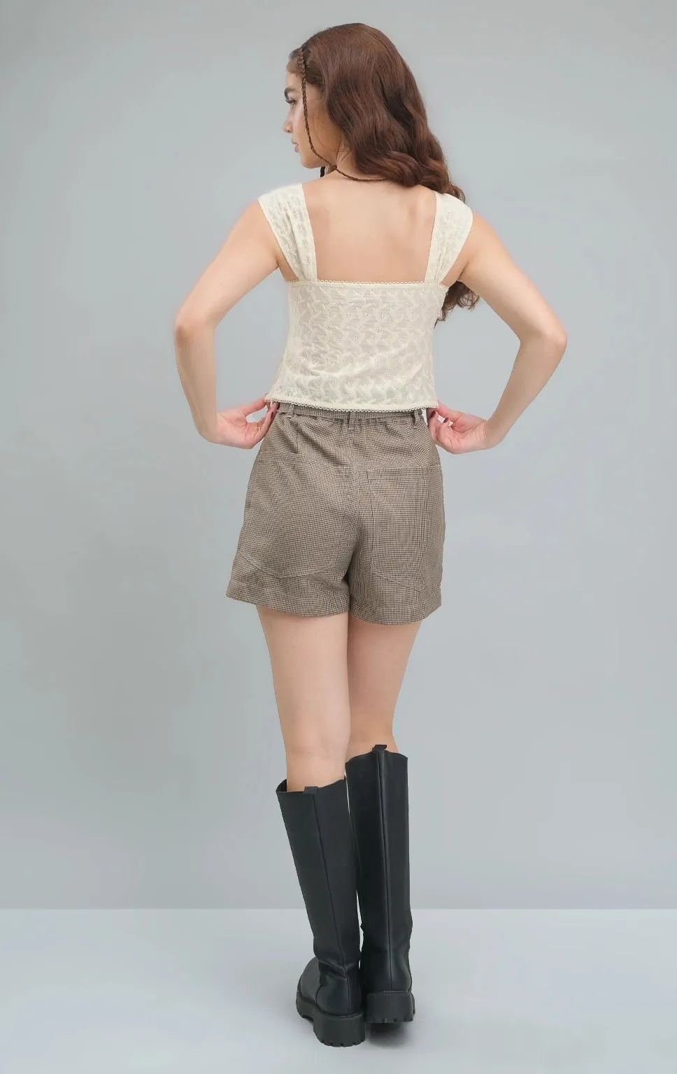 EYELET ROMANTIC TOP WITH BOW DETAIL