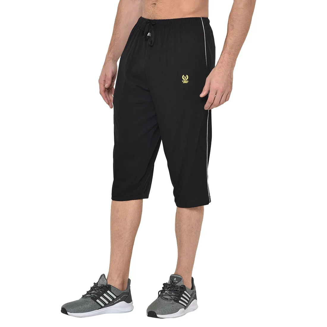 Vimal Jonney Cotton Blended Regular Fit Black 3/4th Capri For Men