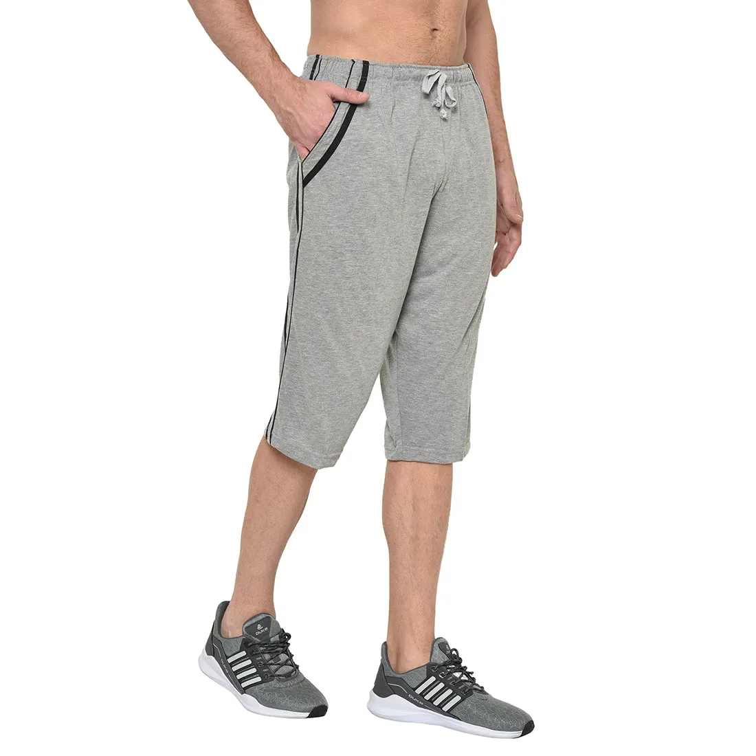 Vimal Jonney Cotton Blended Regular Fit Grey 3/4th Capri For Men