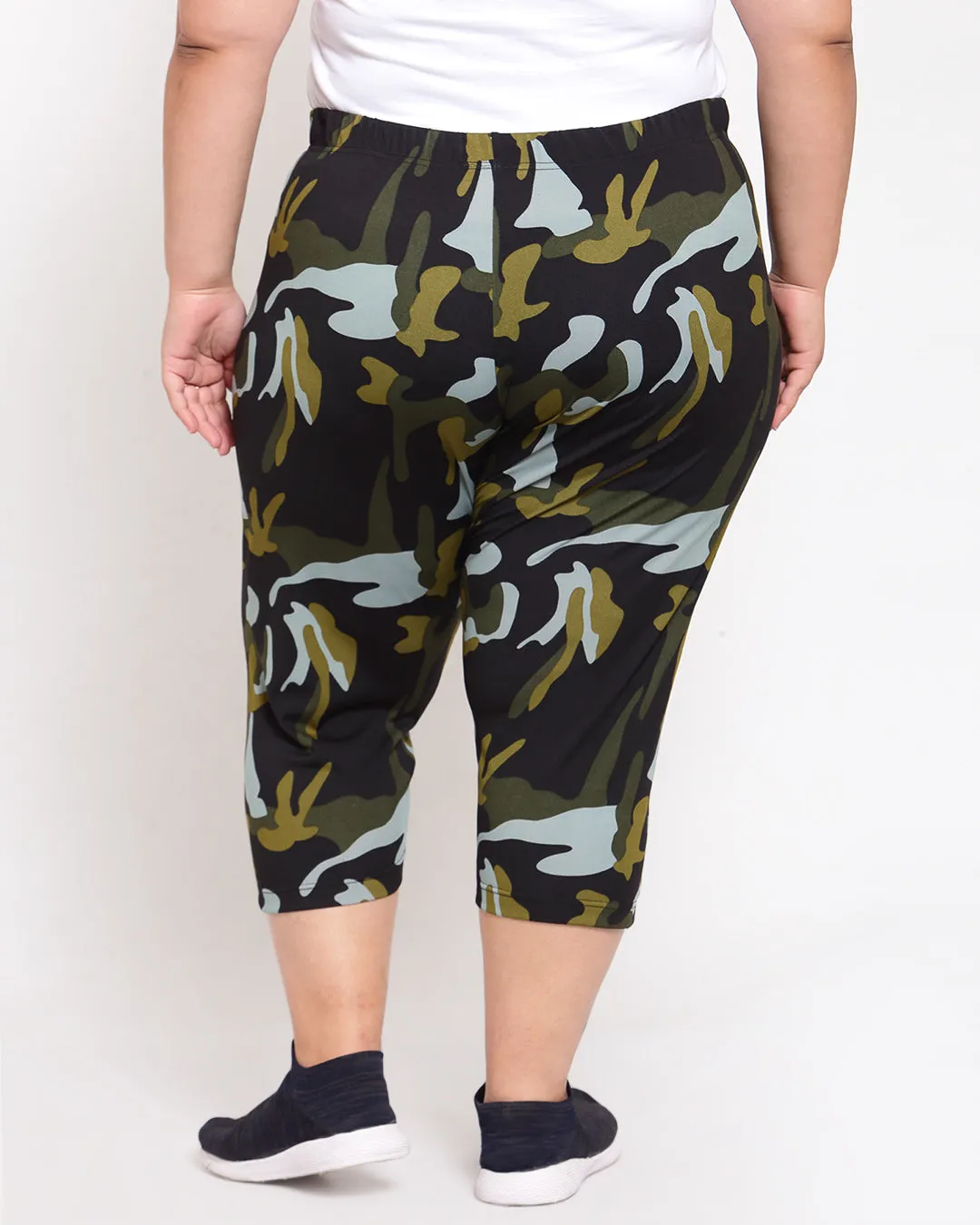 Women Black & Green Printed Capris