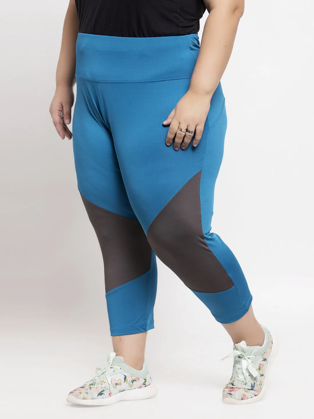 Women Blue & Black Colourblocked Tight Fit Capris
