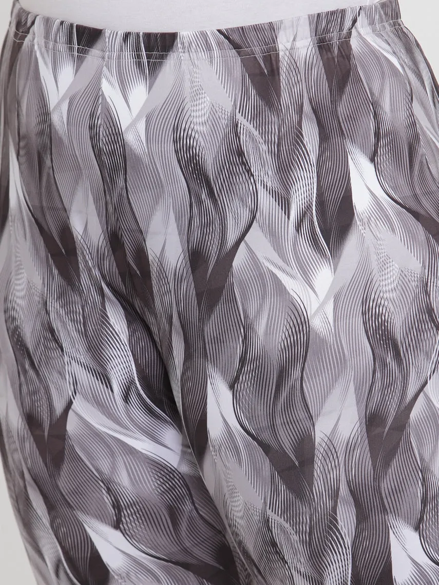 Women Grey & White Printed Regular Fit Capris